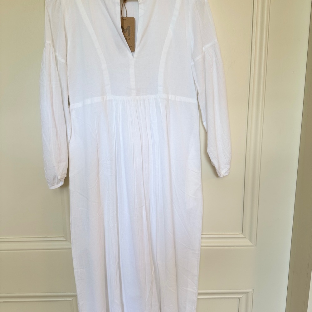 Women’s white cotton dress NWT by Malabar baby.